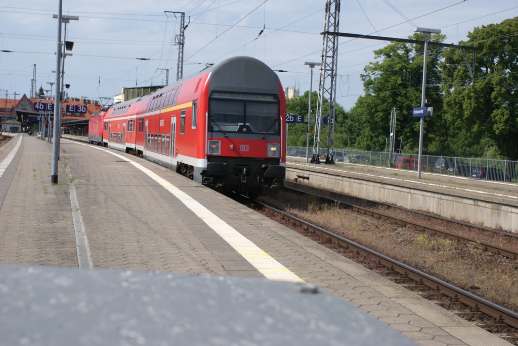 RE5 zur Ausfahrt nach Neustrelitz Hauptbahnhof